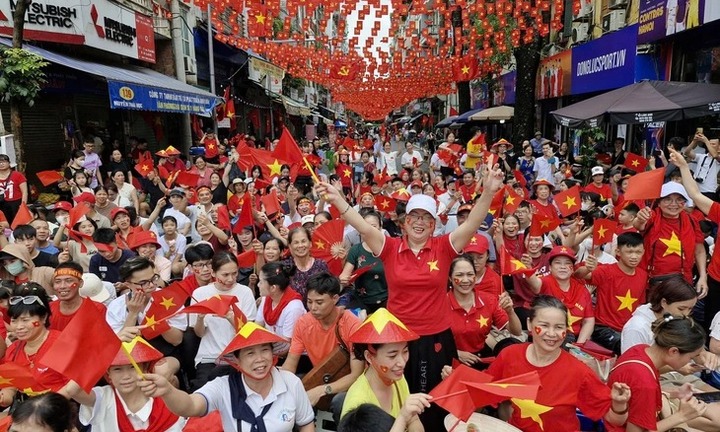 Từ hôm nay (30/8), người dân bắt đầu nhận quà 100.000 đồng dịp Quốc khánh 2/9