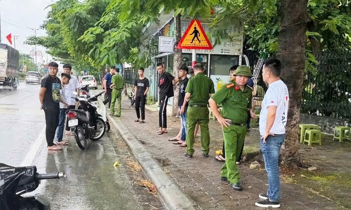 Vụ thiếu niên 16 tuổi bị hành hung dã man trước cổng trường đại học: Công an đã dựng lại hiện trường