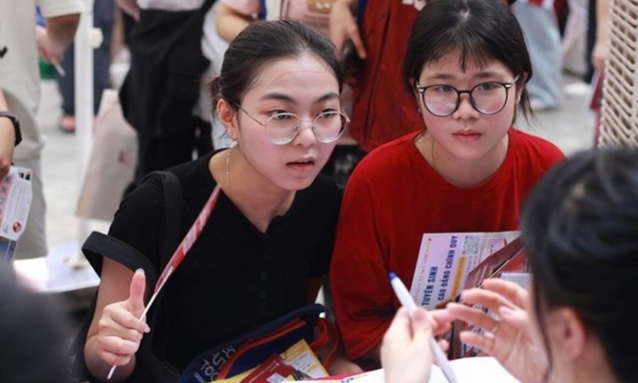 Được gia hạn nhập học vẫn không hết lo, thí sinh 