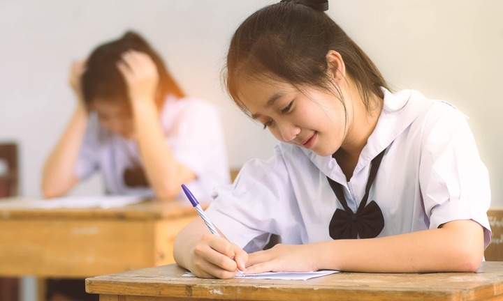 Trường học tuyển sinh 