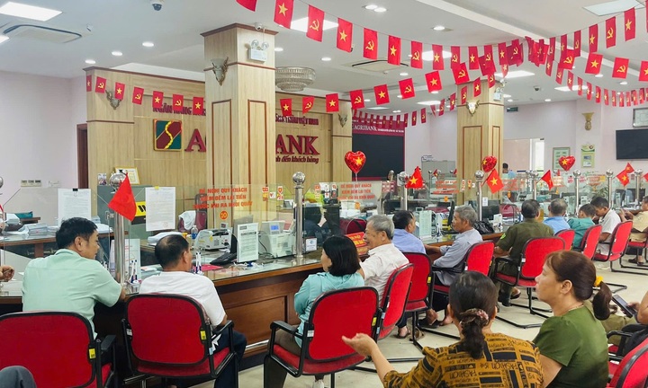 Agribank làm việc xuyên lễ để đảm bảo tặng quà kịp thời cho người dân dịp Quốc khánh 2/9