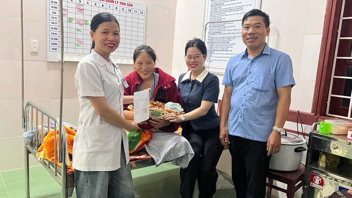 Đi nhận quà Quốc khánh 2/9, sản phụ bất ngờ chuyển dạ sinh con, đặt tên bé là Hồ Quốc Khánh