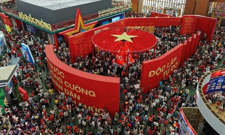 Đón gần 1,2 triệu lượt khách sau 3 ngày mở cửa: Trung tâm Triển lãm Việt Nam “gây sốt” với tiêu chuẩn vận hành chuyên nghiệp