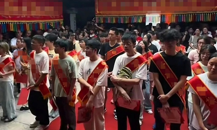 Bí mật về ngôi làng nghèo nhưng có tới 33 tiến sĩ tốt nghiệp nhiều trường danh giá