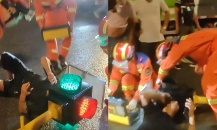 Clip: Người đi xe máy gặp nạn, đầu mắc kẹt vào cột đèn giao thông