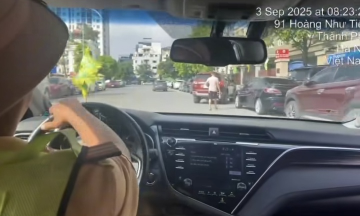 CSGT kịp thời hỗ trợ bà bầu đang chuyển dạ tới bệnh viện