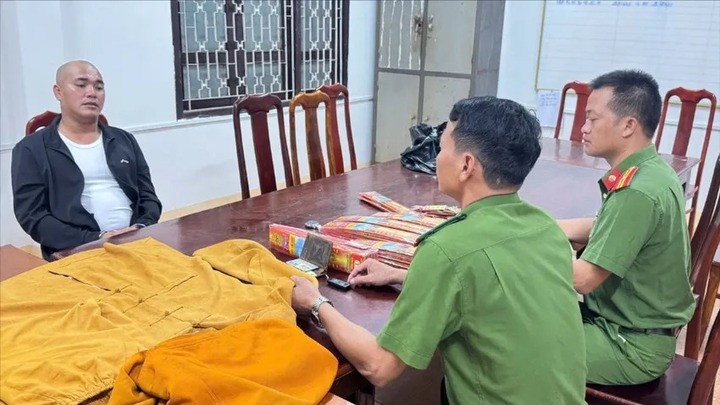 Bắt đối tượng giả danh nhà sư, lừa đảo tiền của nhiều phụ nữ bằng chiêu dọa 