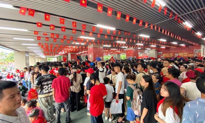 Gần 1,8 triệu hành khách đi tàu điện dịp Quốc khánh 2/9