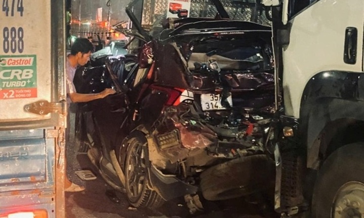 Vụ xe 7 chỗ bị tông biến dạng khi chờ đèn đỏ, tài xế tử vong thương tâm ở Ninh Bình: Hé lộ nguyên nhân ban đầu