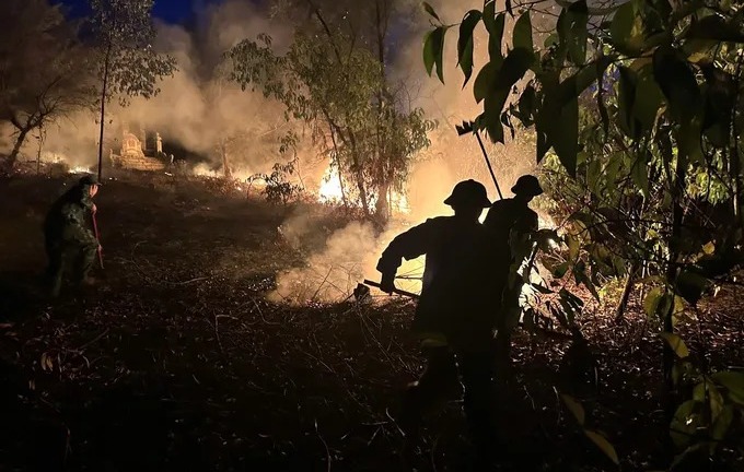 Dập tắt vụ cháy rừng tràm, bất ngờ phát hiện thi thể người đàn ông ở Huế