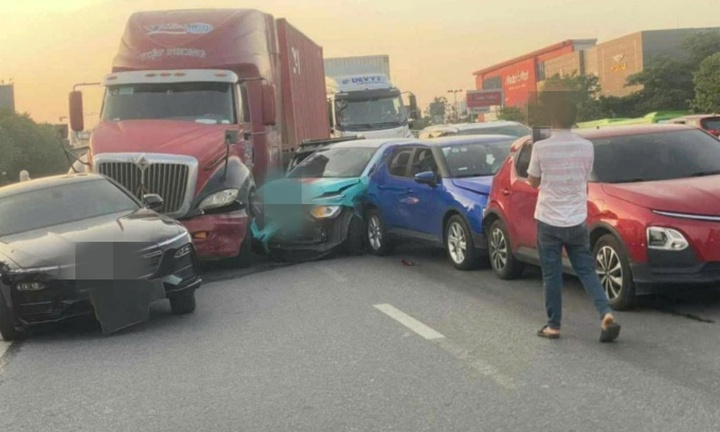 Lạnh gáy clip hiện trường container