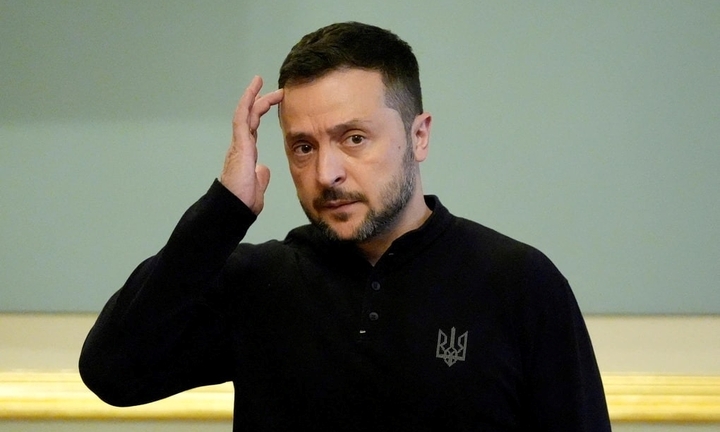 Tổng thống Zelensky lại nhận tin