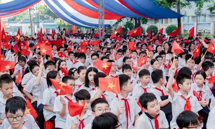 10 khoản tiền trường học không được thu của học sinh trong năm học mới