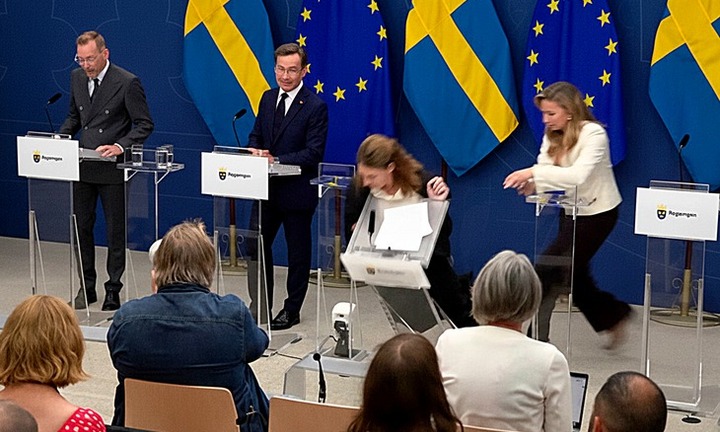 Vừa nhậm chức, Bộ trưởng Y tế Thụy Điển bất ngờ ngã quỵ, ngất xỉu ngay giữa buổi họp báo