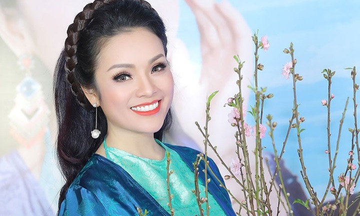 Nữ ca sĩ duy nhất được xét công nhận chức danh PGS 2025, là gương mặt quen thuộc, thể hiện ca khúc Tình ta biển bạc đồng xanh