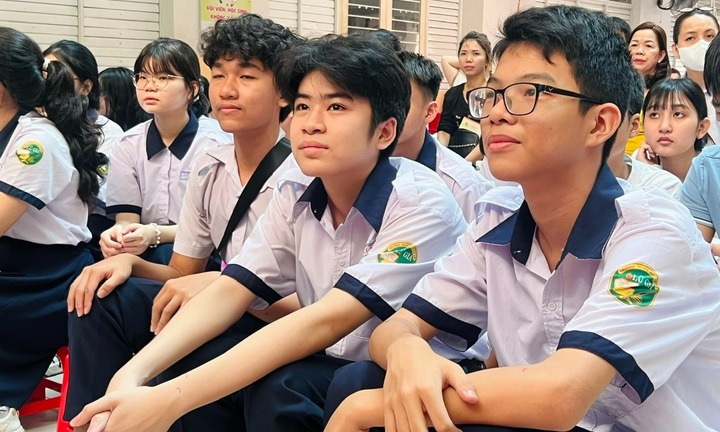 Phụ huynh tranh luận việc con phải đi học ngày thứ Bảy: Sở GD&ĐT TP.HCM lên tiếng