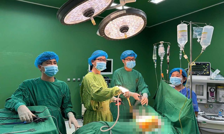 Nam sinh lớp 7 bị bạn đâm nguy kịch trong khuôn viên trường ở Gia Lai