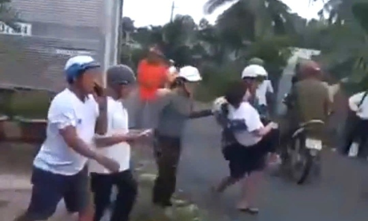 Hiện trường va chạm với ô tô tải đang rẽ trái, 2 nữ sinh 16 tuổi thương vong