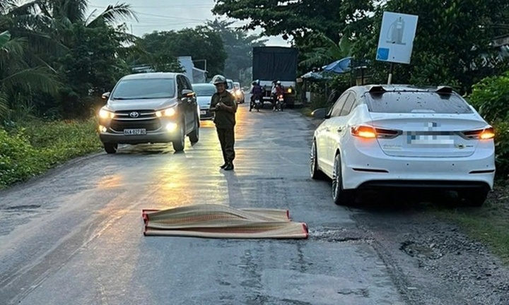 Điều tra nghi án người đàn ông dùng búa đánh người phụ nữ rồi lao đầu vào xe tải