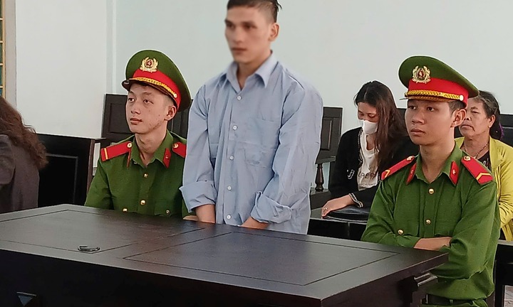 Mâu thuẫn trong lúc nhậu, người đàn ông đánh con riêng của “vợ hờ” chấn thương sọ não