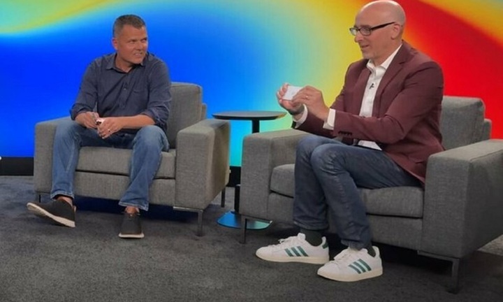 Apple thách thức hai phóng viên bẻ cong iPhone Air và cái kết