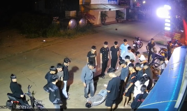 Diễn biến vụ hai nhóm thanh niên dùng mũ bảo hiểm lao vào đánh nhau, 1 người tử vong