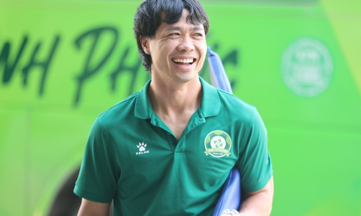 Công Phượng gặp chấn thương