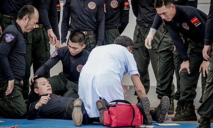 Ngô Kiến Huy rút khỏi chương trình Chiến sĩ quả cảm 