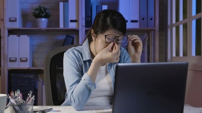 Bị sếp khiển trách giữa cuộc họp lớn, nữ nhân viên 25 tuổi rơi vào trầm cảm, tự kết thúc cuộc đời