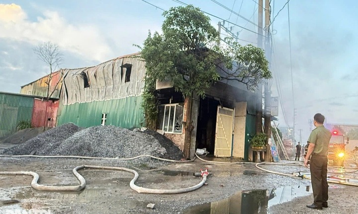 Cháy nhà ở Hà Nội, 4 người trong gia đình tử vong