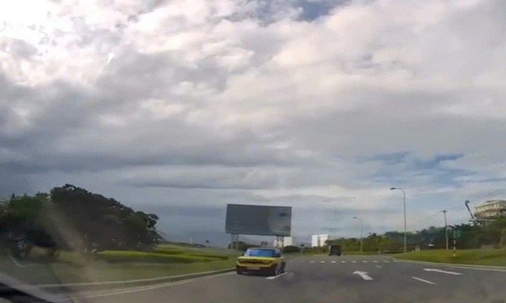 Nữ tài xế đi ngược chiều trên đường có biển cấm bị xử phạt 19 triệu đồng