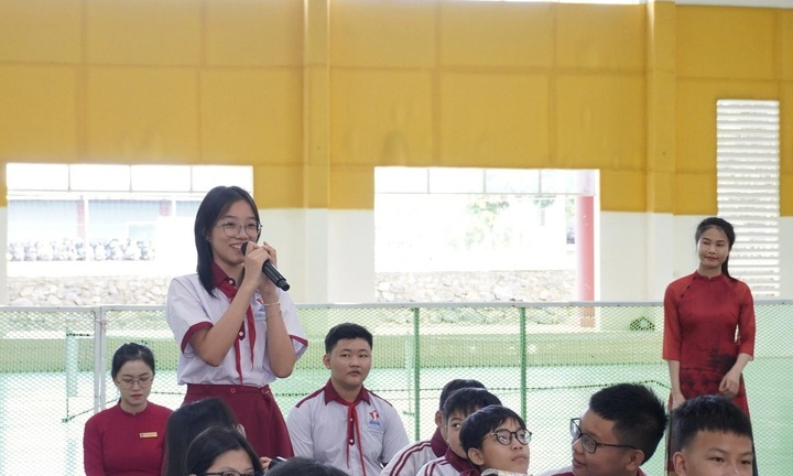 Tin tức giáo dục 24h: Một trường học ở Đắk Lắk mua hơn 2.000 vé xem Mưa đỏ tặng học sinh