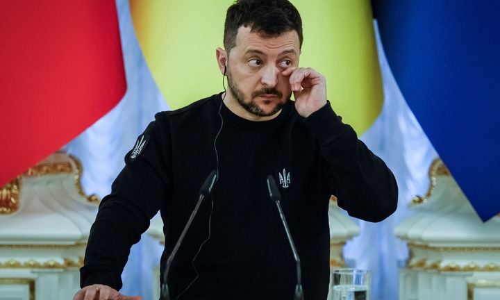 Tổng thống Zelensky lại nhận thêm tin