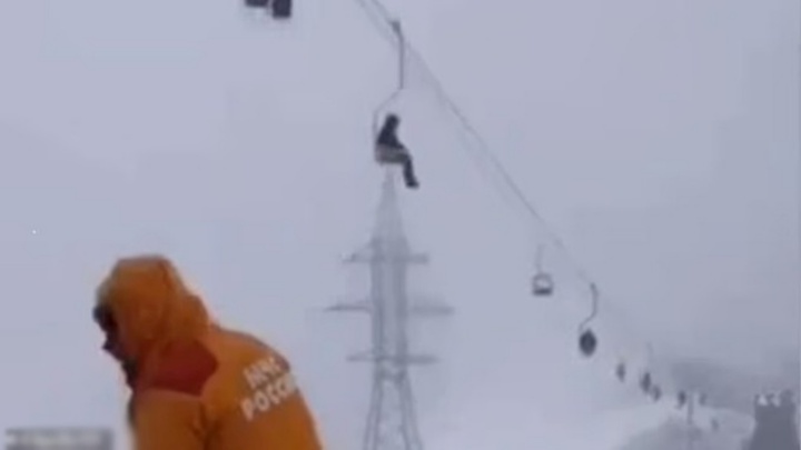 Đứt cáp treo trên đỉnh núi cao, cabin rơi xuống vách đá, ít nhất 3 người chết, 9 người bị thương