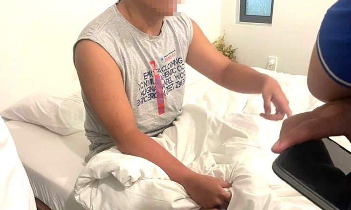 Thiếu niên 17 tuổi hoảng loạn vì bị 