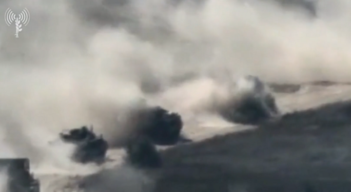 Cận cảnh xe tăng Israel rầm rập tiến vào Gaza