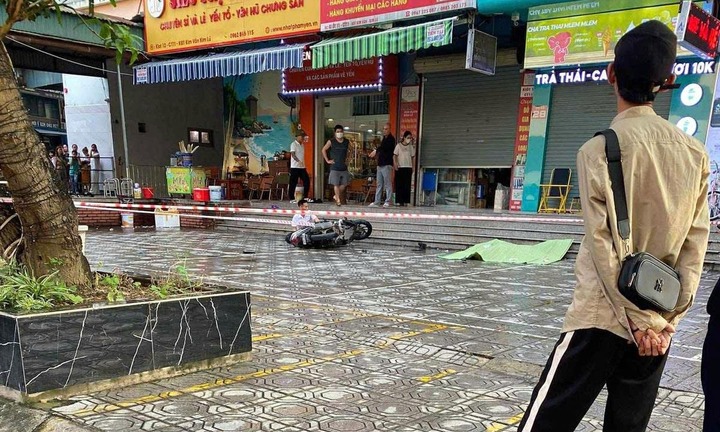 Người phụ nữ ở Hà Nội rơi từ tầng cao chung cư tử vong, bên trong điện thoại chứa chi tiết đau lòng