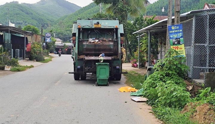 Vụ bé trai sơ sinh bị bỏ vào thùng rác: Trích xuất camera truy tìm thủ phạm