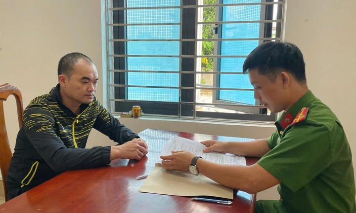 Bắt quả tang Nguyễn Tài Linh tàng trữ ma túy ở quán karaoke 