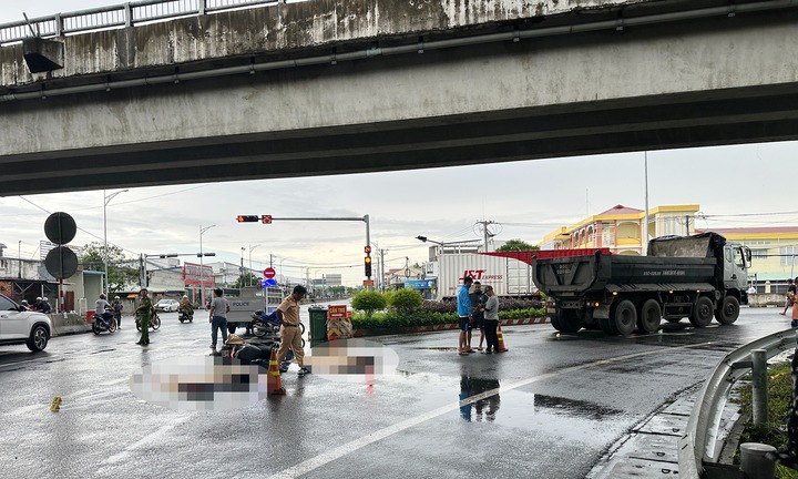 Hiện trường vụ tai nạn khiến hai vợ chồng tử vong trên đường đi khám bệnh về