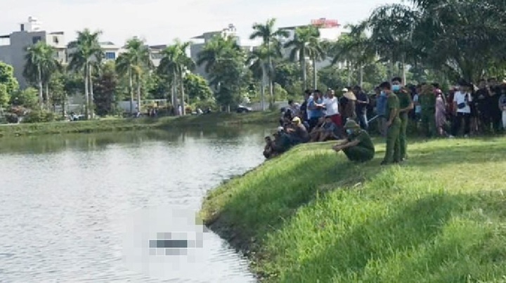 Phát hiện thi thể nam giới nổi trên mặt hồ, chân có hình xăm ở Bắc Ninh