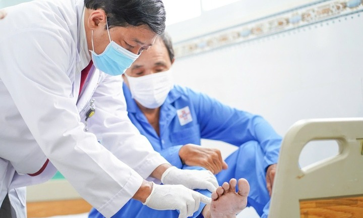 Thầy giáo ở TP.HCM gặp nạn trên đường đến nhà học trò dạy kèm, phải chịu đau đớn suốt 2 tháng do tự chữa trị