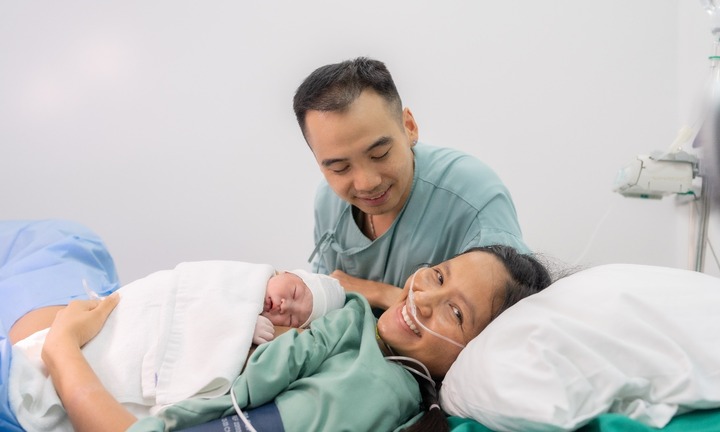 Hoa hậu Hoàn vũ Việt Nam 2017 H'Hen Niê sinh con đầu lòng