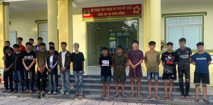 Khởi tố 11 thanh thiếu niên mang dao, mã tấu hỗn chiến trong đêm ở Nghệ An