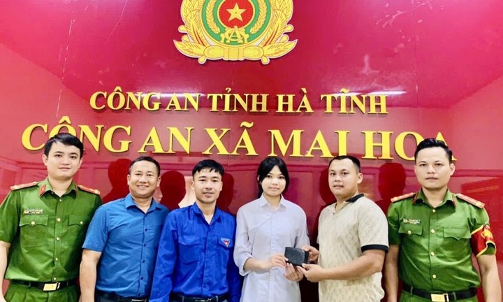 Tin tức giáo dục nổi bật 24h: Hành động đẹp của nữ sinh lớp 12 nhặt được chiếc ví có số tiền lớn