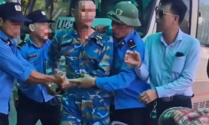 Xác minh clip người đàn ông bị 3 bảo vệ đánh hội đồng trước cổng bệnh viện