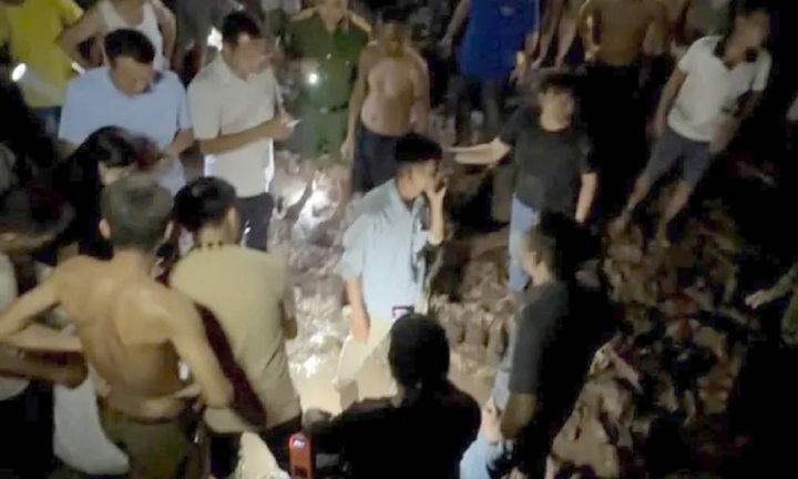 Nóng: Trương Minh Hào- người lái máy xúc xâm phạm mồ mả ở Hưng Yên bị khởi tố