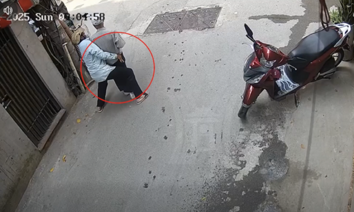 Clip cụ ông bị khống chế, cướp ví tiền ngay giữa ban ngày ở Hà Nội: Công an vào cuộc xác minh