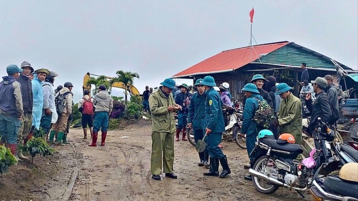 Tin tức thời sự hôm nay (22/9): Tìm kiếm cụ ông mất tích khi hái nấm trong rừng