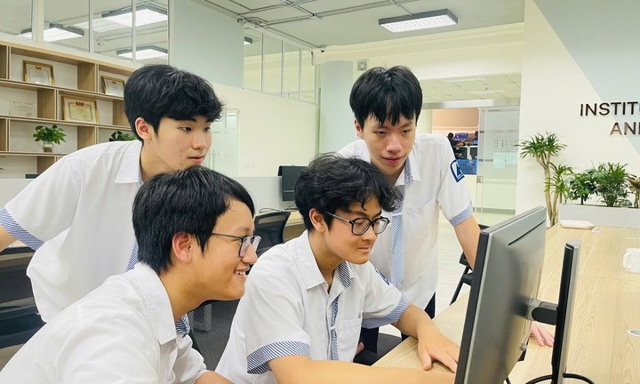 Tin tức giáo dục 24h: 4 nam sinh 3 lần đoạt giải về trí tuệ nhân tạo